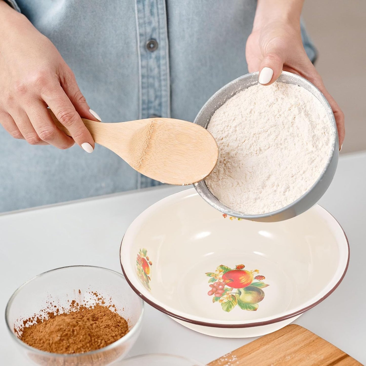 Enamel mixing bowls Vintage Enamelware Washing Basin Kitchen Bowl Porcelain Egg Beating Bowl Plate Dish for Fruit Salad Pasta Dinner Random Style
