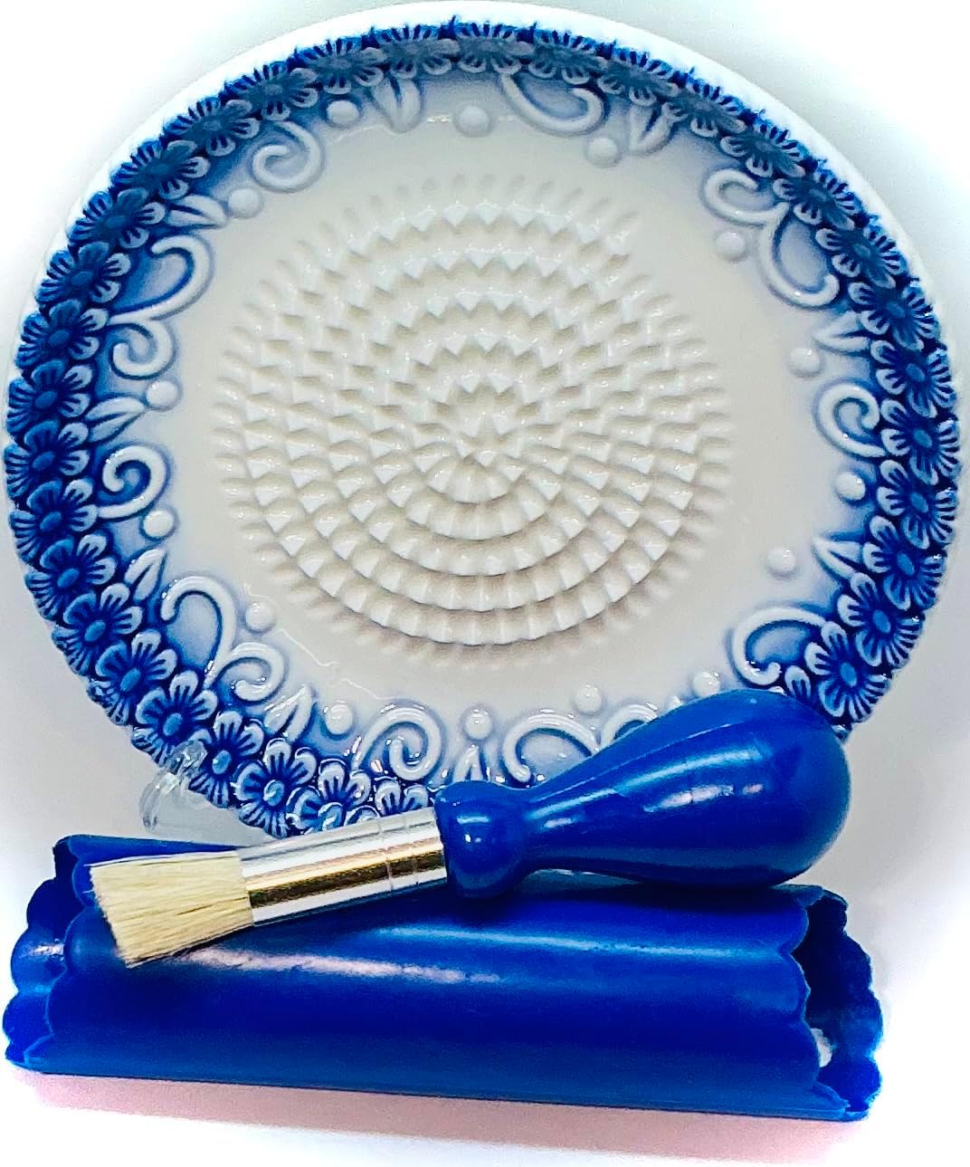BonCera, All-in-one Premium Ceramic Garlic Grater Plate 4-Piece Set - Blue Embossed White Center Design - For Garlic, Ginger, Chocolate, and more! - Comes with 5.25" Plate, Peeler, Brush, and Stand