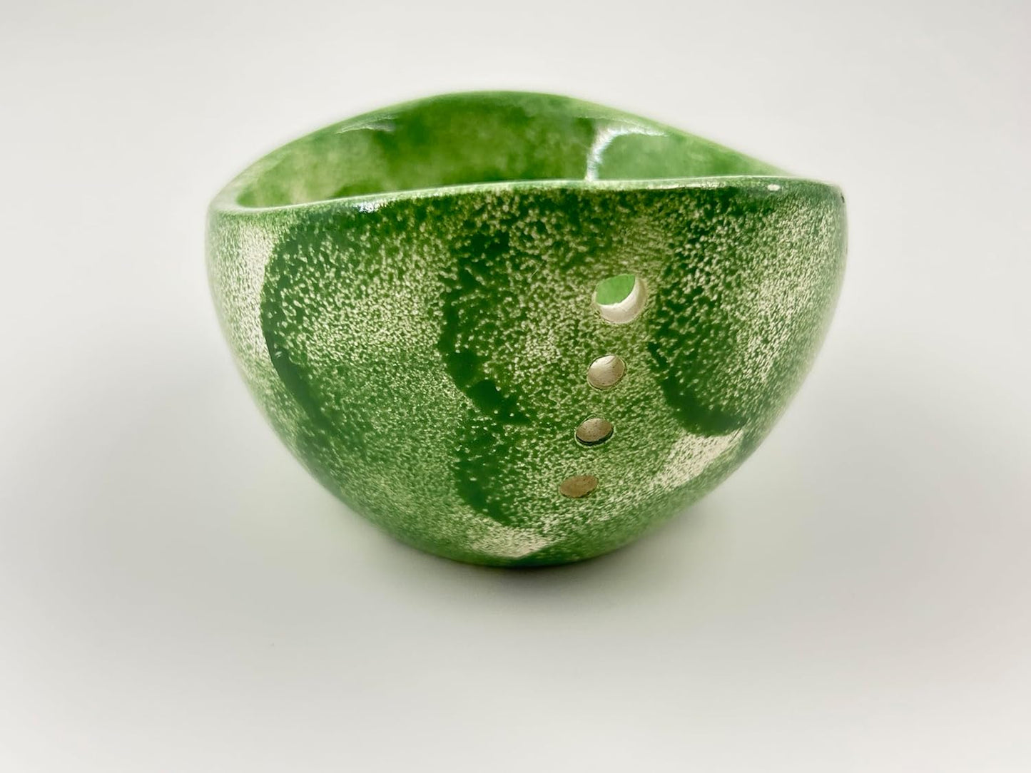 Ceramic Herb Stripper Bowl with Multi-Size Holes, Handmade Kitchen Tool, White (Green)