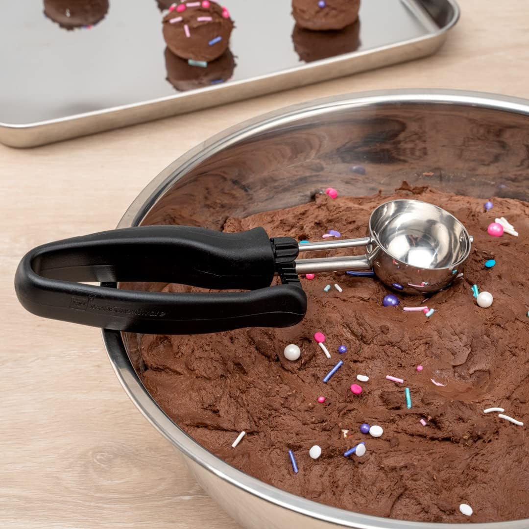 Restaurantware Ice Cream Scoop 1 Case 3.75 oz Stainless Steel Portioner Commercial Kitchen Tool Comfortable Grip Dishwasher-Safe Ambidextrous Handle