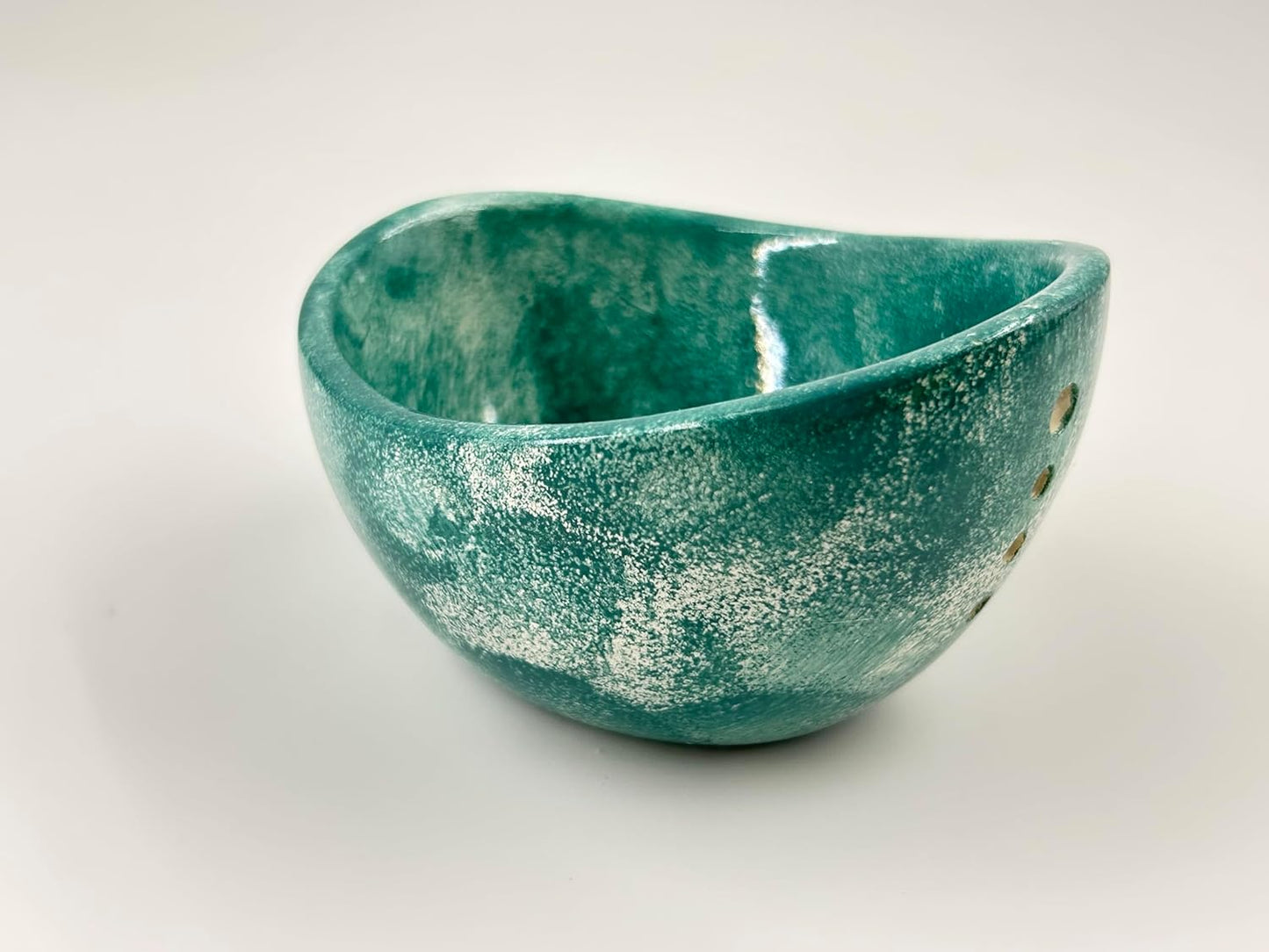 Ceramic Herb Stripper Bowl with Multi-Size Holes, Handmade Kitchen Tool, White (Green)