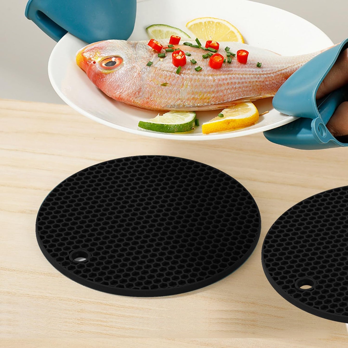 TENOC Silicone Non-Slip, Heat Resistant & Water-Trapping Trivet Mats for Water Glasses & Teacup & Coffee Cup & Dishes & Cookware, Multipurpose Kitchen Table Coaster, 5.5-Inch, 2 Pcs, Black