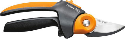 Fiskars PowerGear2 Pruning Shears, Patented Gear Technology & Cam Mechanism Multiplies Leverage, Hardened Steel Bypass Blade, Contoured Rolling Handle Reduces Hand Fatigue, 3/4" Cut Capacity