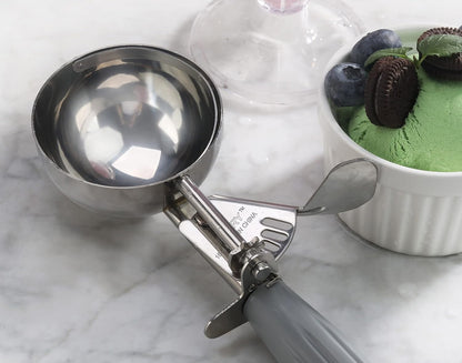 New Star Foodservice 34745 Commercial-Grade Thumb Press Food Disher/Ice Cream Scoop, 18/8 Stainless Steel, 4.67 oz, Size 6, White
