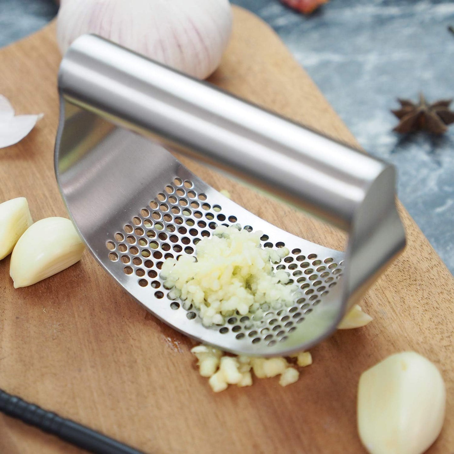 Garlic Press Rocker,Manual Crusher & Mincer with Ergonomic Handle for Easy Cleaning,Rust Proof Kitchen Tool for Ginger (Silverblack)