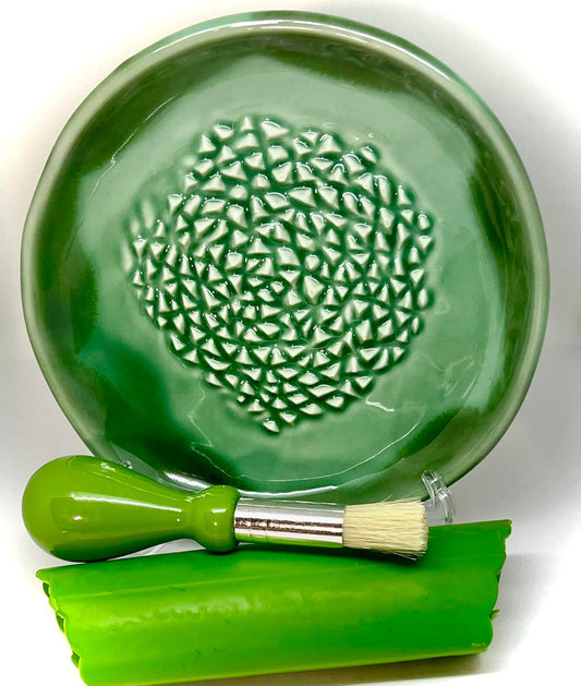 BonCera, All-in-one Premium Ceramic Garlic Grater Plate 4-Piece Set - Green Mountain Glazed Design - For Garlic, Ginger, Chocolate, and more! - Comes with 5.25" Plate, Peeler, Brush, and Stand