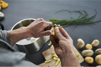 ZWILLING Pro Y Peeler