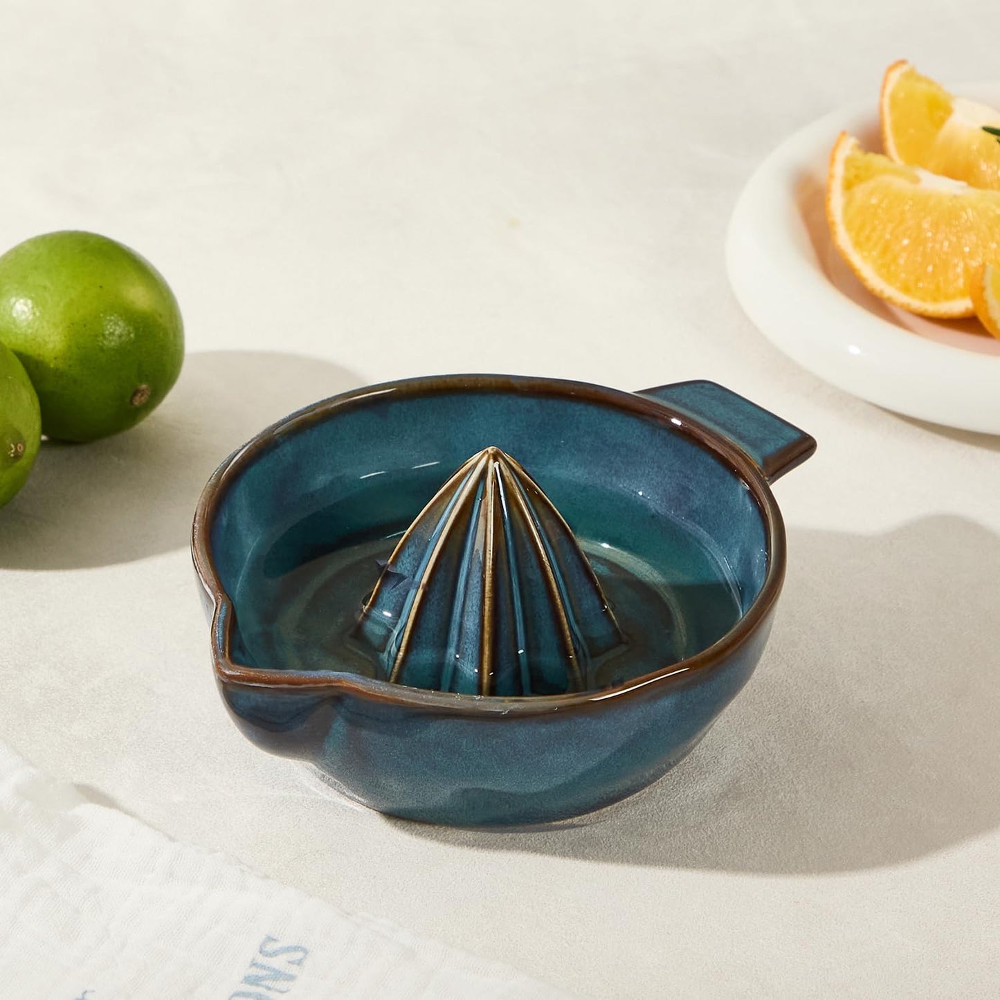 Ceramic Lemon Juicer Reamer Manual Citrus Lime Hand Squeezer Bowl with Handle and Pour Spout, Handheld, Easy to Use and Clean
