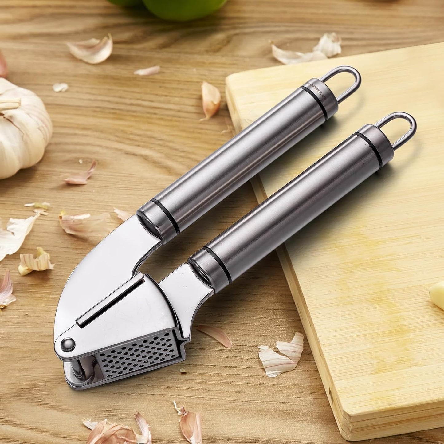 Kitchen Garlic Press, Rust Proof & Dishwasher Safe Garlic Mincer, Durable Garlic Crusher, Easy to Clean and Squeeze, Rose