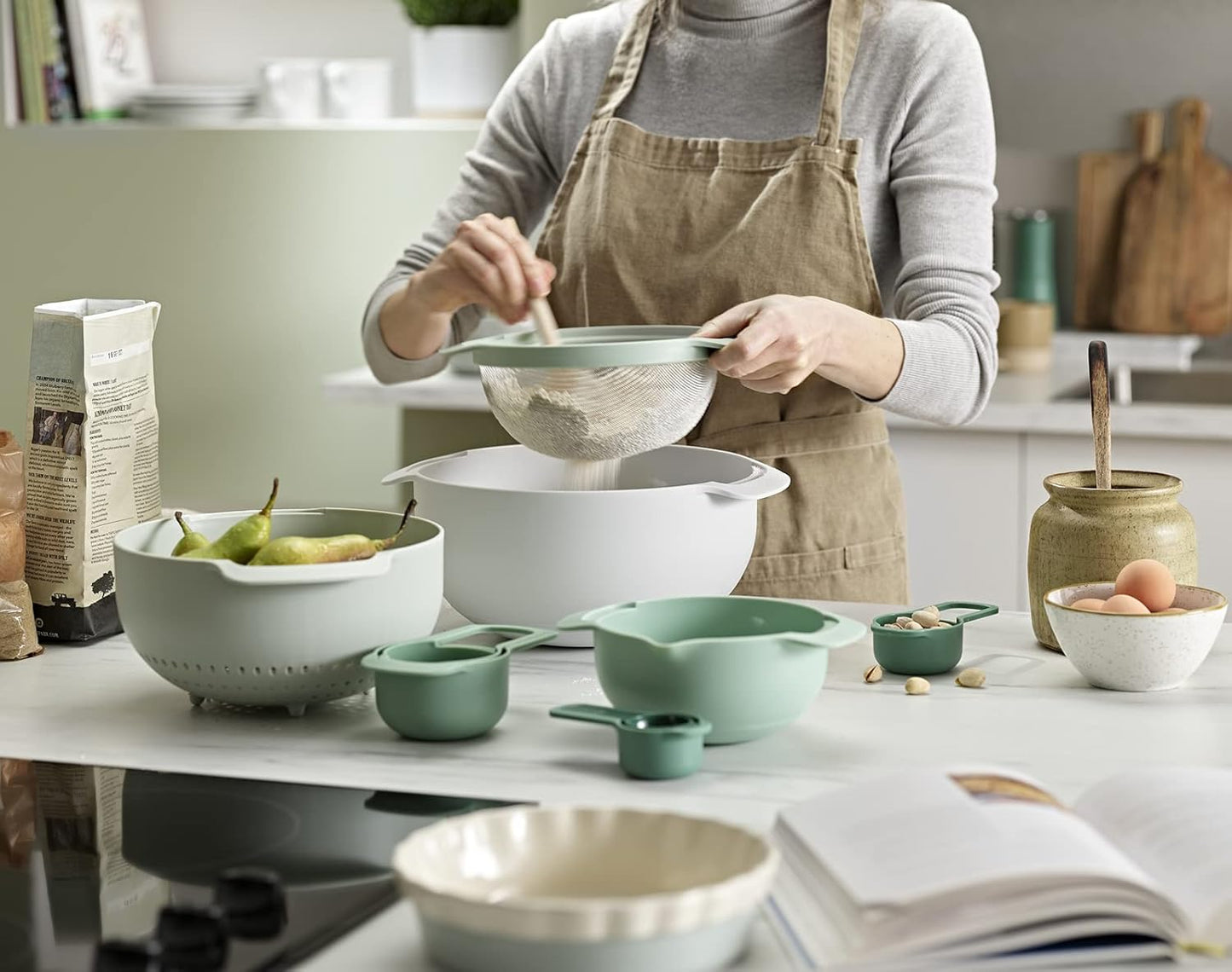 Joseph Joseph Nest 9 Plus, 9 Piece Compact Food Preparation Set with Mixing Bowls, Measuring cups, Sieve and Colander, MultiColor
