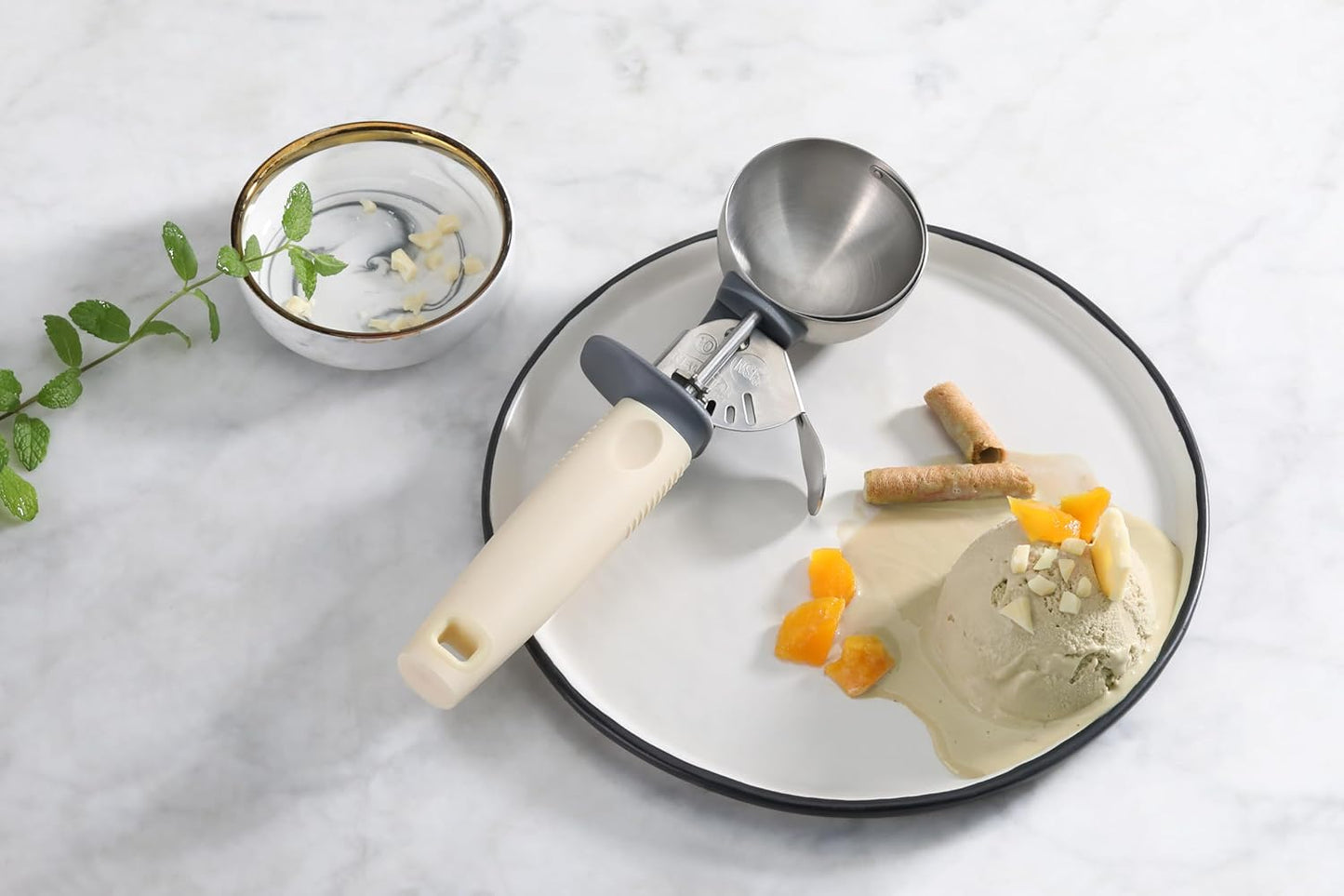 New Star Foodservice Commercial-Grade Thumb Press Food Disher/Ice Cream Scoop, #16, Blue Handle, 18-8 Stainless Steel, NSF Certified