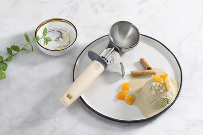 New Star Foodservice Commercial-Grade Thumb Press Food Disher/Ice Cream Scoop, #16, Blue Handle, 18-8 Stainless Steel, NSF Certified
