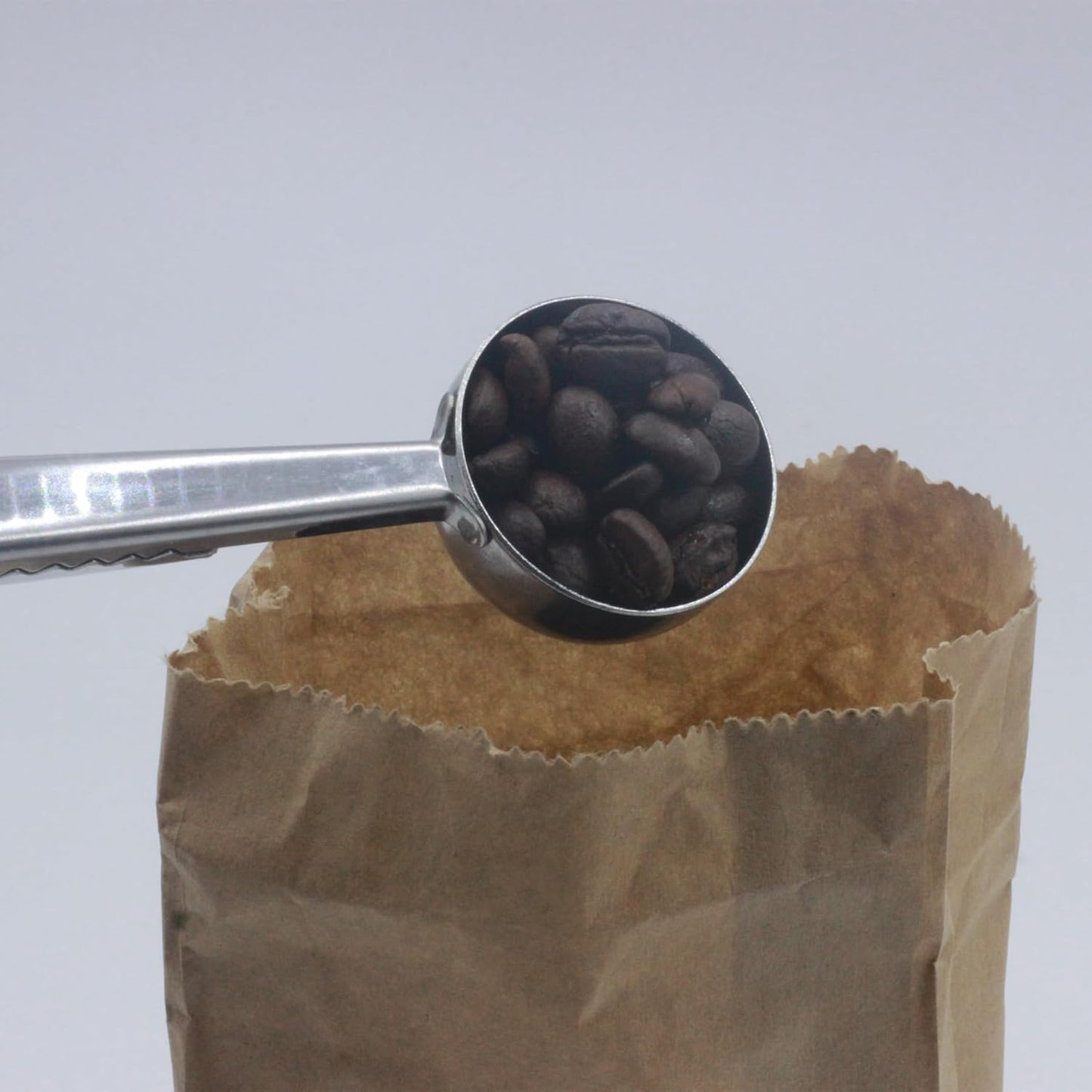 Stainless Steel Coffee Scoop with Clip – 2-in-1 Coffee Measuring Spoon (1 Tbsp) for Ground Coffee, Tea, Protein – Rustproof, Dishwasher Safe, Bag Sealer for Freshness(2 PCS）