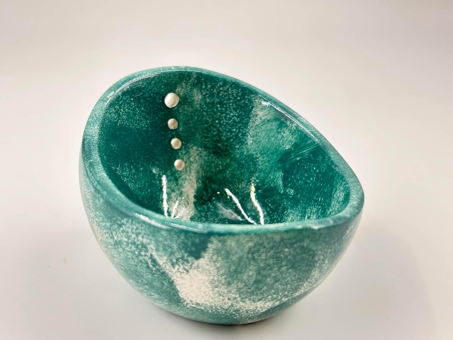 Ceramic Herb Stripper Bowl with Multi-Size Holes, Handmade Kitchen Tool, White (Green)