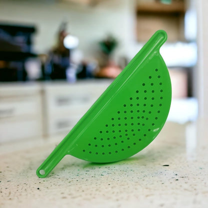 Handy Housewares Handheld Plastic Pot Drainer, Noodle & Pasta Strainer with Handle - Fits up to 9" Pots - Red