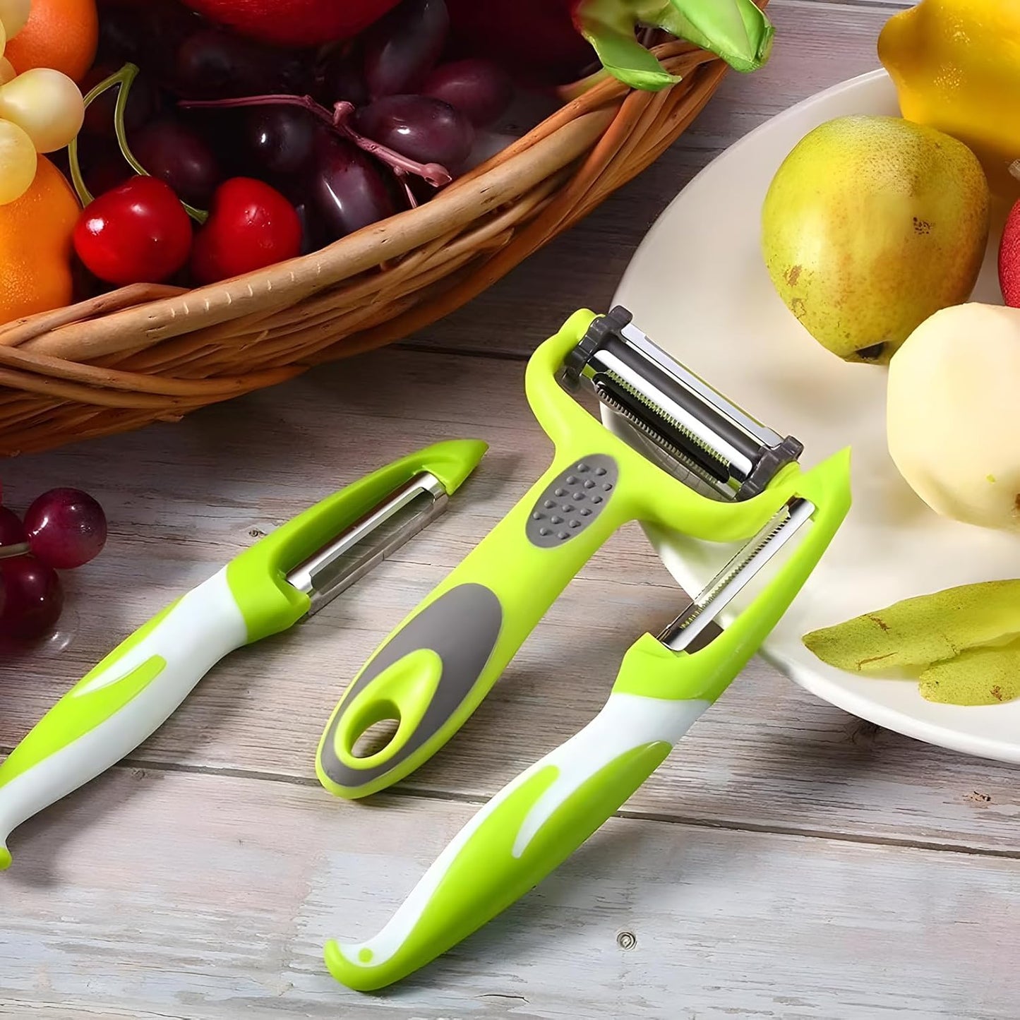 3 in 1 Julienne Peeler Fruit and Vegetable Peeler with Non-Slip Handle Ideal for Peeling Potatoes, Carrots and Various Fruits and Vegetables