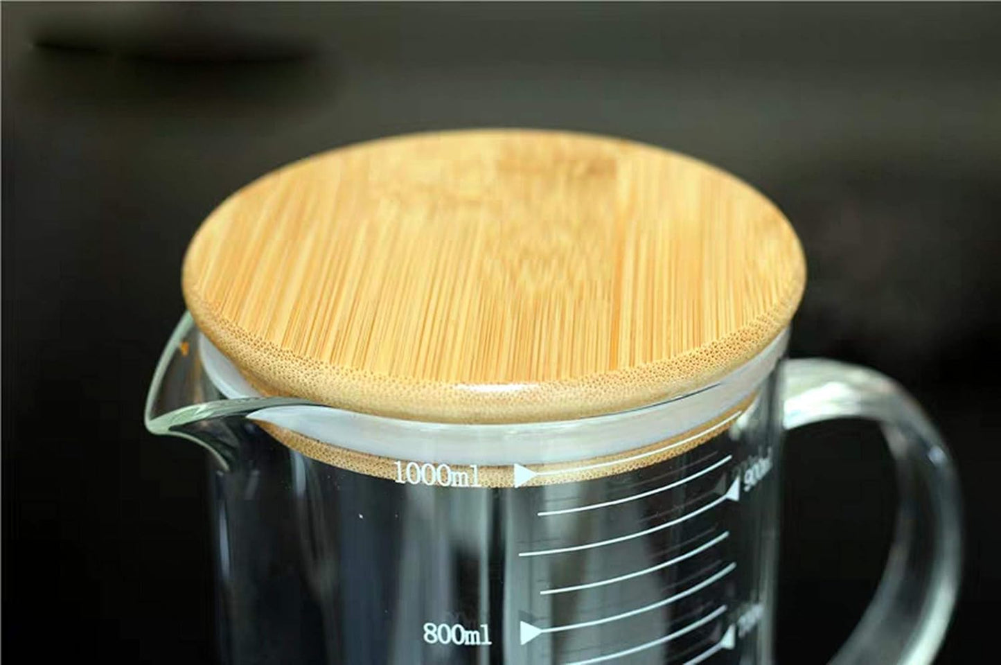 Graduated Beaker Mug with Handle and Durable Bamboo Lid Borosilicate Glass Multi-Function Food Grade Measuring Cup 1000ML