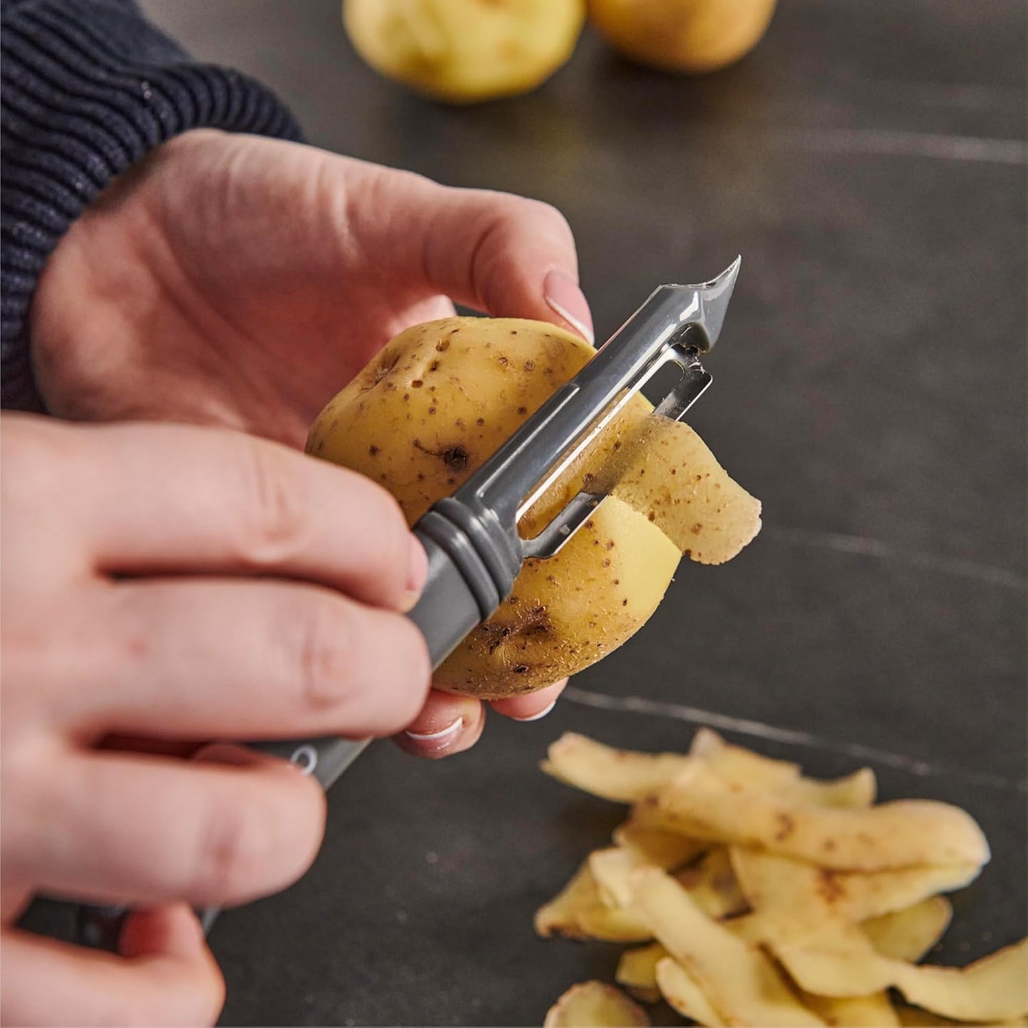 Culinare Swivel Peeler, Grey, Plastic/Stainless Steel, Manual Potato/Vegetable/Fruit Peeler, Moves Over Contours for Fast Peeling, Dishwasher Safe