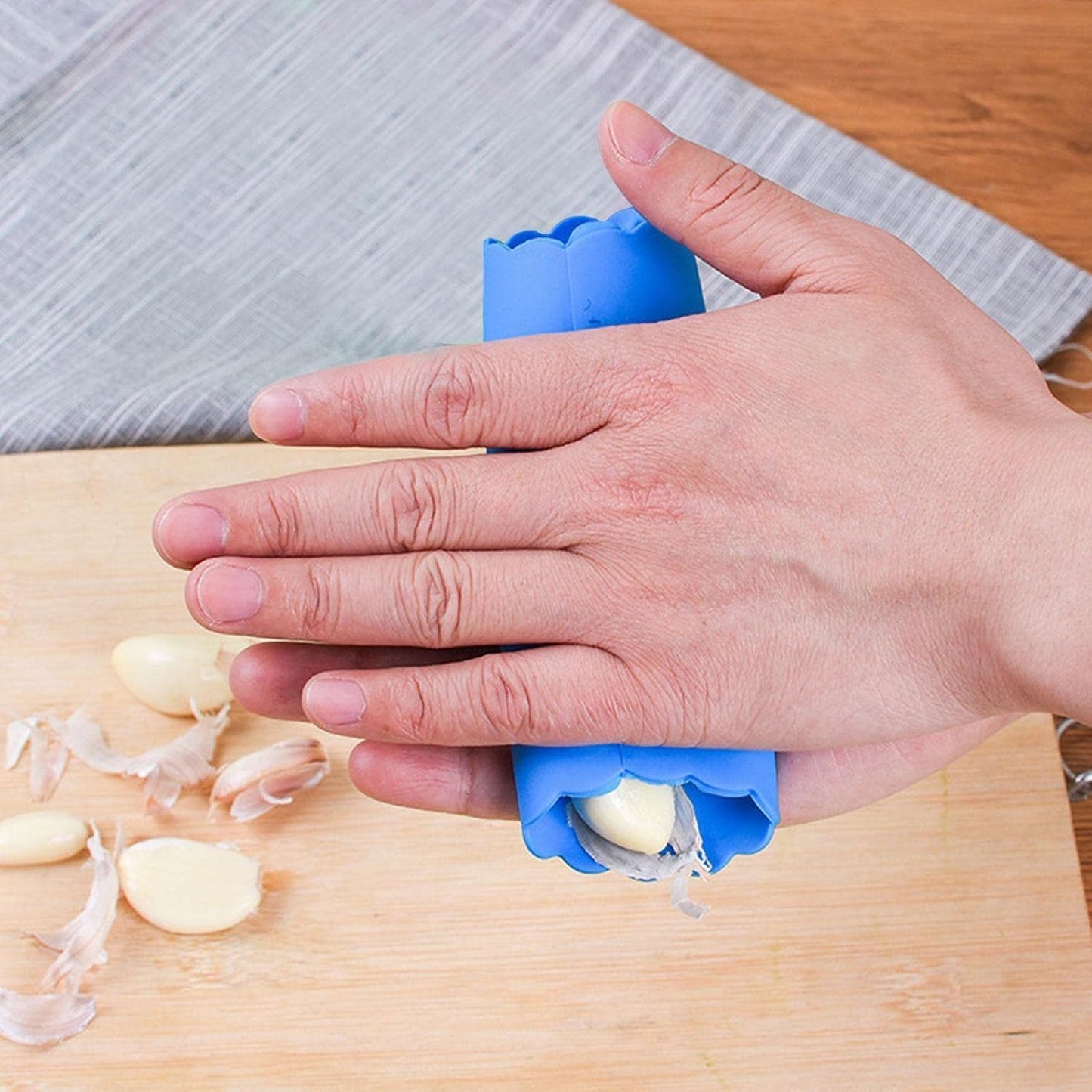 Silicone Garlic Tube Peeler-Garlic Skin Remover Roller,Garlic Roller Peeling Garlic Peeler Tube Roller Kitchen Garlic Tools,Easy Quick To Peel Garlic Cloves Roller Portabl Garlic Tools (Blue)