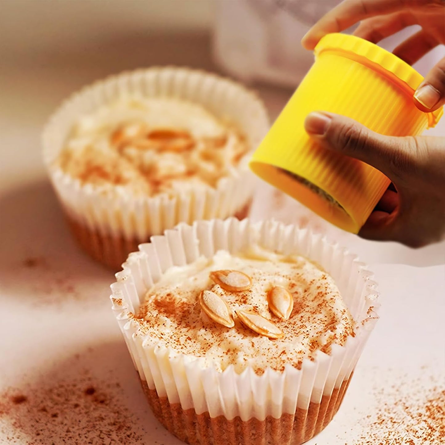 Nutmeg Grater, Multifunctional Nut Grinder Nutmeg Grinder Nuts Grinder Tool Suitable for Nutmeg Walnuts Peanuts Coffee Beans Cashews and Other Small Particles of Seasoning Nut Chopper