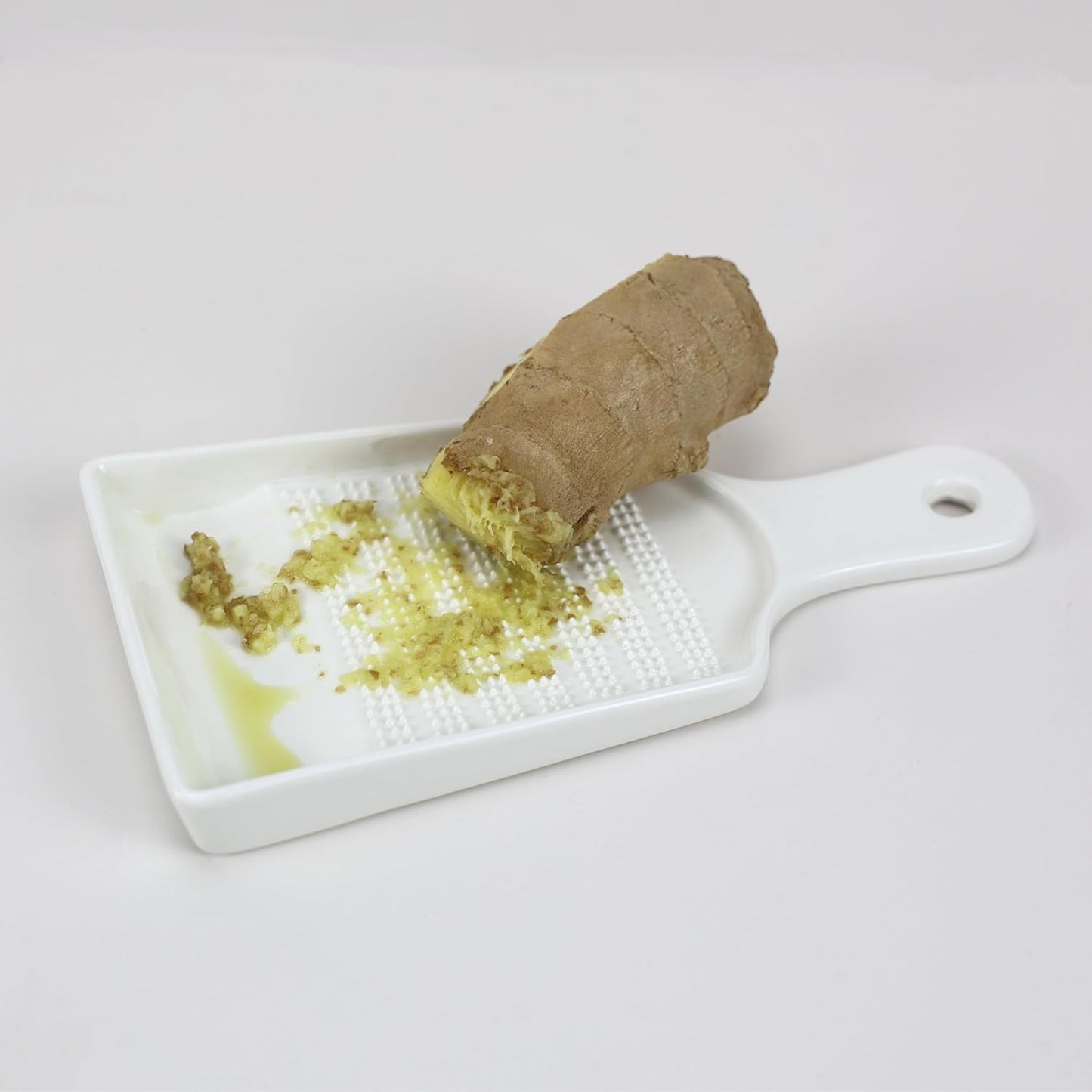EIKS Ceramics Grater Plate for Ginger Garlic Wasabi Daikon Fruits Root Vegetable Cooking Preparation (Spade-shaped)