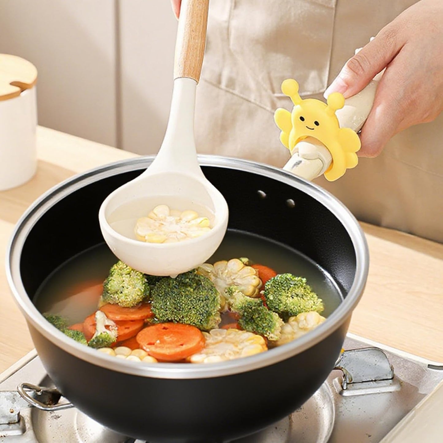 Silicone Spatula Holder 2-Pack Bee Design Spoon Rest, Heat-Tolerant and Space-Saving Kitchen Utensil Pot Clips for Holding Spatulas and Spoons, Clip-On Pot Handle Design, (Yellow & Cream)