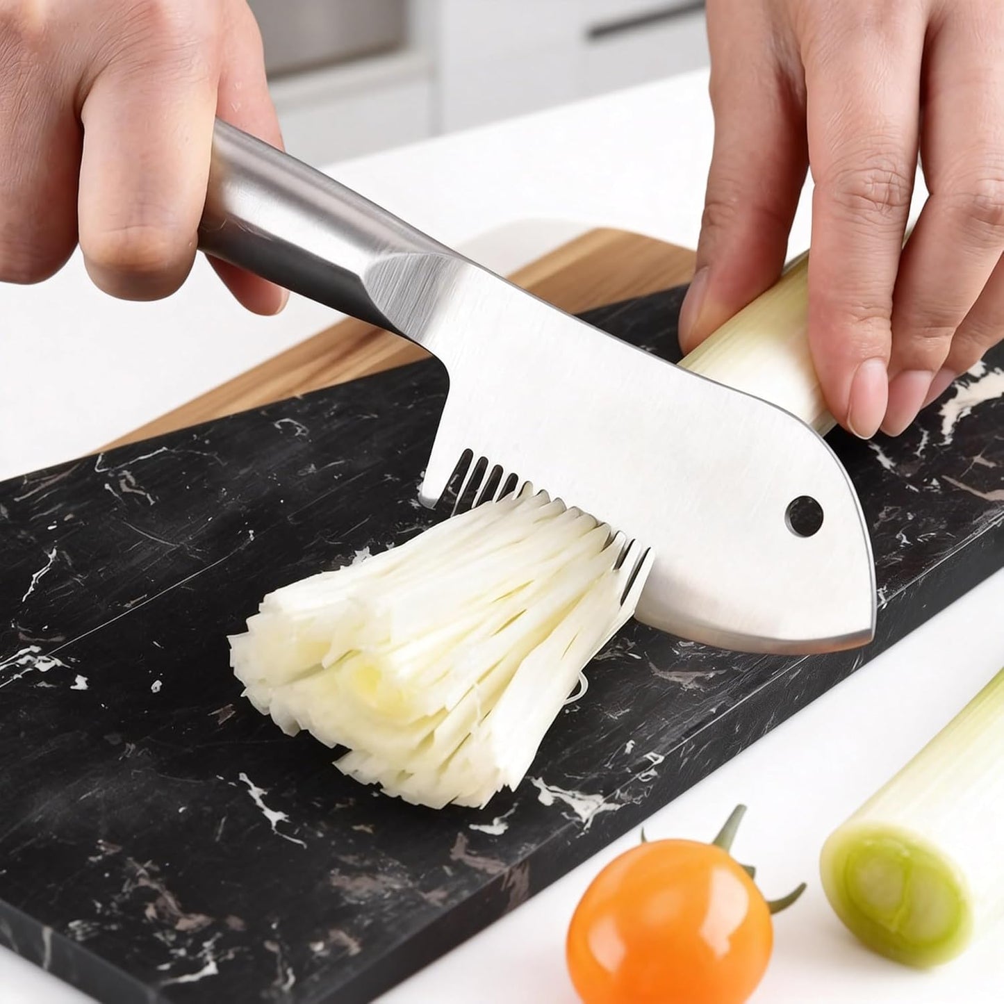Stainless Steel Multi-purpose Julienne Peeler, Precision Julienne Blade, Vegetable Julienne Slicer Quick & Easy Kitchen Shredder Tool for Fruit, Potatoes, Carrot(1pcs)
