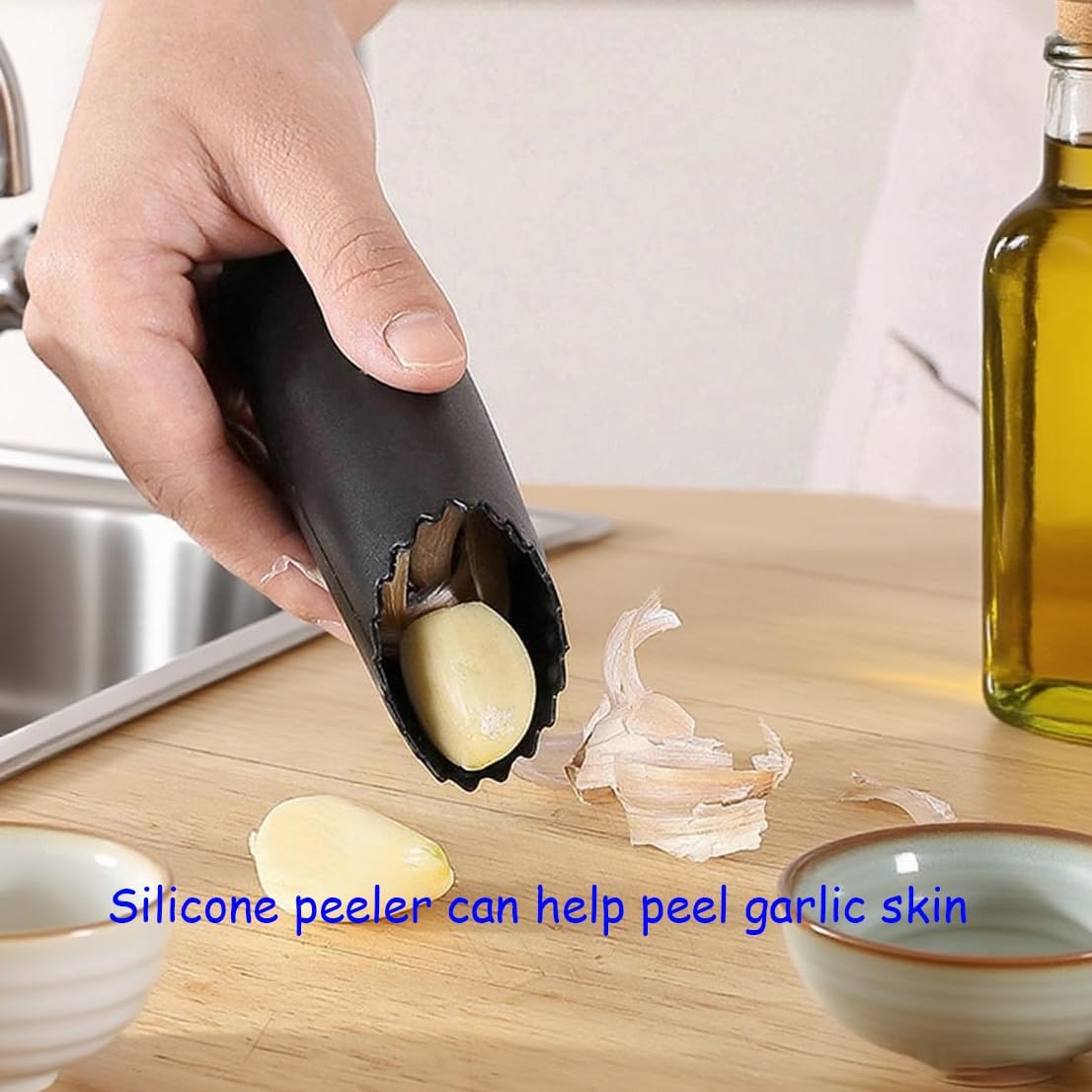Premium Garlic Press And Peel Set,Heavy Duty Garlic Crusher,Rust Proof Garlic Mincer Tool,Easy to Squeeze And Clean, Ergonomic Handle Includes Silicone Garlic Peeler And Brush (Sivler)