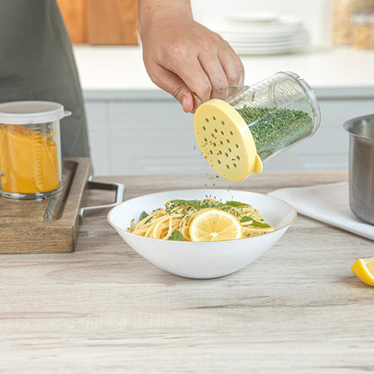 Restaurantware Spice Shaker 1 Count Plastic Shaker, Durable Seasoning Dredge with Yellow Coarse Lid, Clear Shaker for Commercial Kitchens, Pizzerias, and Bakeries
