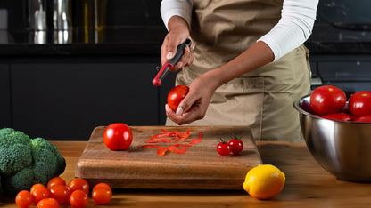 Zyliss Swivel Peeler – Ultra-Sharp Stainless Steel Blade for Potatoes, Carrots & Soft Fruits – Ergonomic Wheatstraw Grip – Built-in Eye Cutter & Safety Cover – Dishwasher Safe – Vegetable Peeler