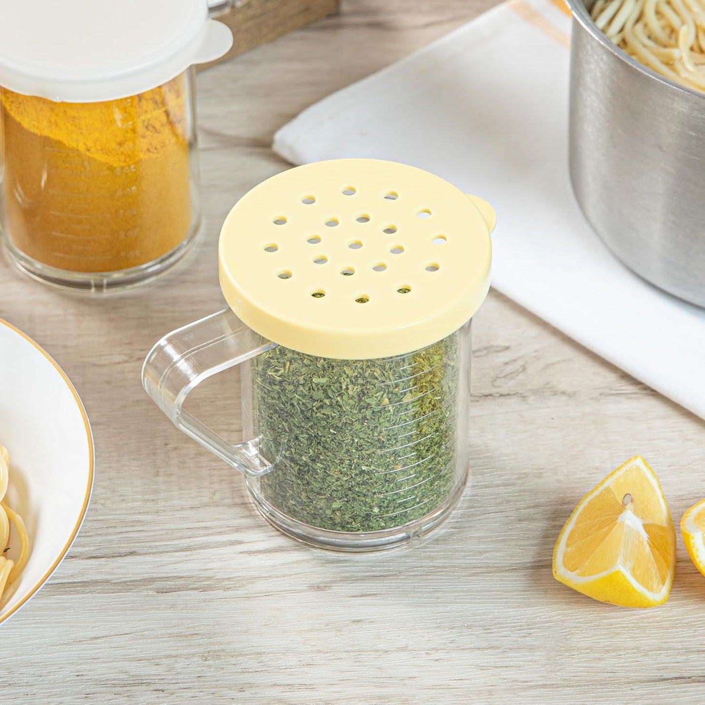 Restaurantware Spice Shaker 1 Count Plastic Shaker, Durable Seasoning Dredge with Yellow Coarse Lid, Clear Shaker for Commercial Kitchens, Pizzerias, and Bakeries