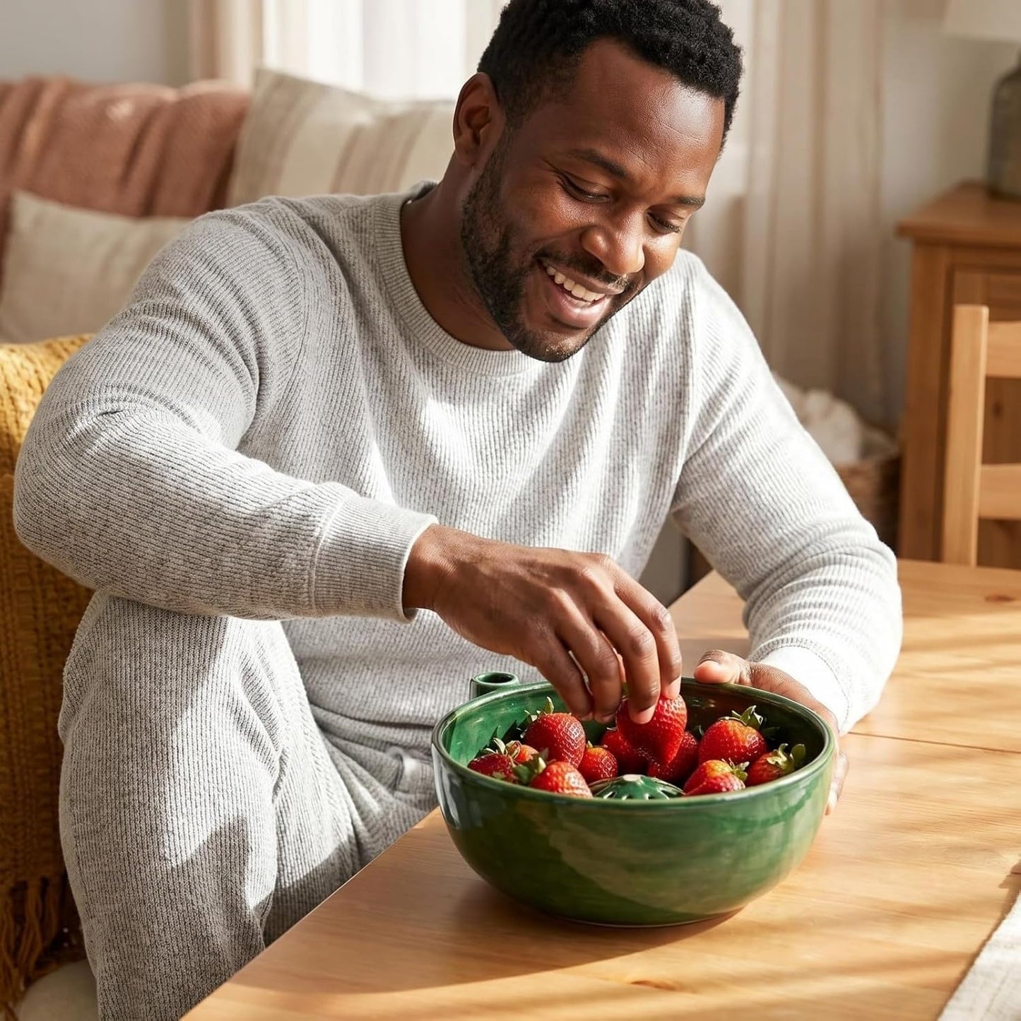 Self Spinning Fruit Washing Bowl, Automatic Rotating Berry Washer Spinner with Drain, Plastic Kitchen Strainer Basket for Fruits Vegetables Strawberries Blueberries