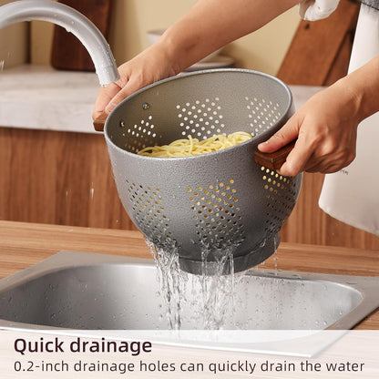 Metal Colander with Wood Handle and Stable Base, 5.5 Quart Powder Coated Steel Kitchen Strainer Basket for Draining Pasta, Vegetable and fruit,Cream