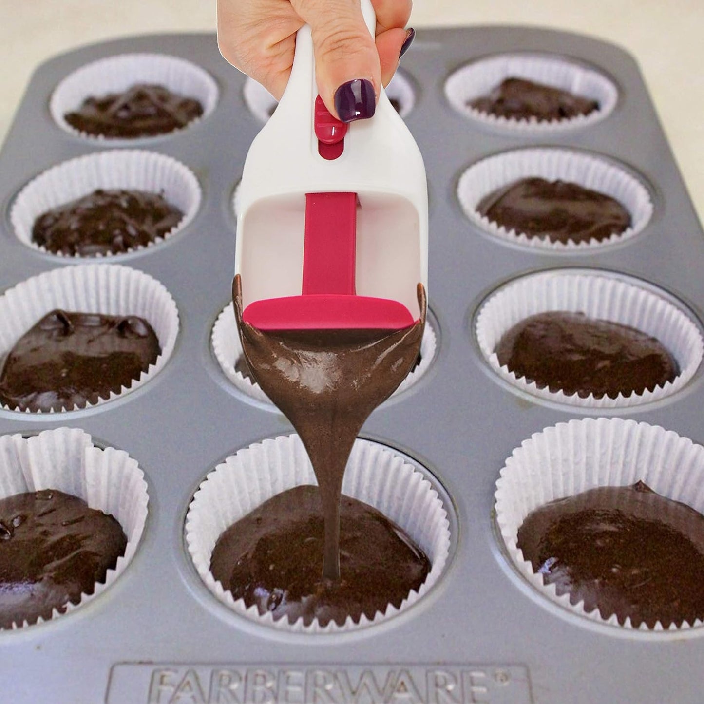 HOME-X Mess-Free Cupcake Scoop, Cake Batter Dispenser, Handy Kitchen Gadgets, Bakeware
