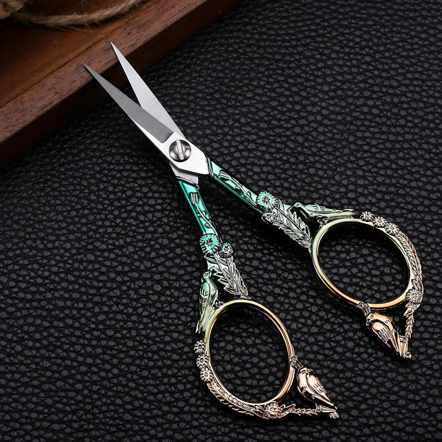 YOUGUOM Sewing Embroidery Scissors, Small Thread Scissor for Craft Artwork Needlework Yarn Knitting Detail Snips, Black Cute Bird Shears