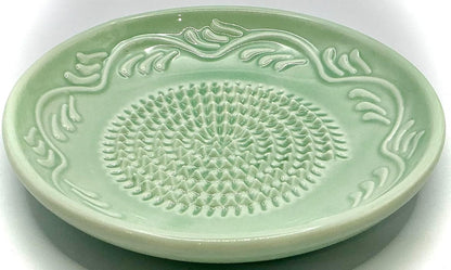 BonCera, All-in-one Premium Ceramic Garlic Grater Plate 4-Piece Set - Turquoise Floral Edge Design - For Garlic, Ginger, Chocolate, and more! - Comes with 5" Plate, Garlic Peeler, Brush, and Stand
