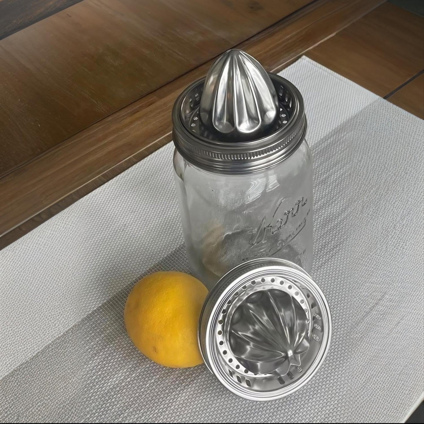 Mason Jar Juicer Lid (1 Pieces), Stainless Steel Citrus Reamer for Wide Mouth Mason Jar Lemon Orange Juicer Manual Citrus Juicer