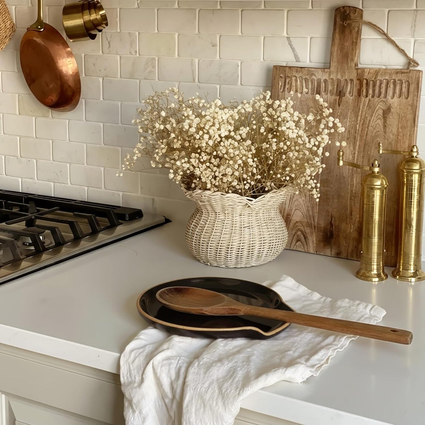 Beautiful Ceramic Spoon Rest for Stove Top - Perfectly Sized Spoon Holder for Your Kitchen Countertop - Easy to Clean and Dishwasher Safe, Perfect Addition to Any Kitchen Counter for Everyday Cooking