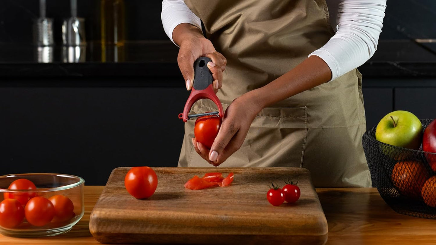 Zyliss Swivel Peeler – Ultra-Sharp Stainless Steel Blade for Potatoes, Carrots & Soft Fruits – Ergonomic Wheatstraw Grip – Built-in Eye Cutter & Safety Cover – Dishwasher Safe – Vegetable Peeler