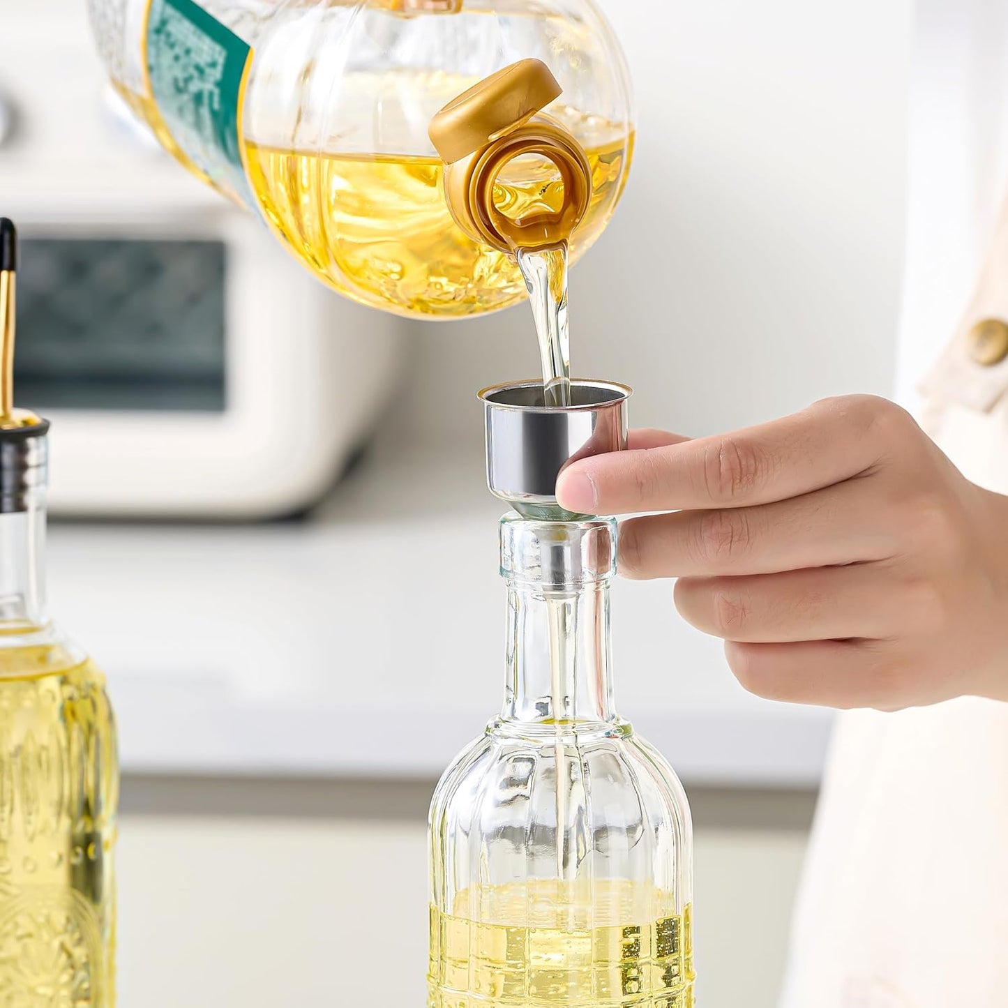 4 Pcs Olive Oil Dispenser Bottle for Kitchen,17oz Clear Glass Oil and Vinegar Dispenser Bottle Set, Classic Coffee Syrup Dispenser with 4 Stainless Steel Spouts and 1 Funnel (Round)