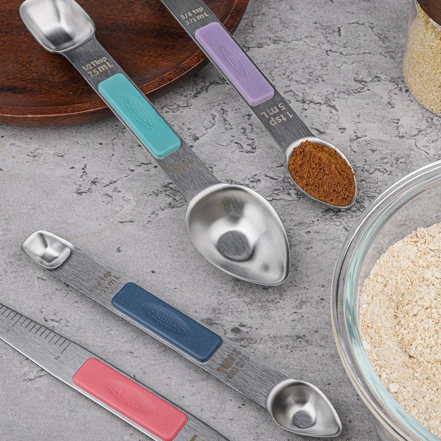Magnetic Measuring Spoons Set Stainless Steel Double Sided Measuring Spoons with 1 Leveler Measuring Teaspoon Tablespoon for Dry and Liquid Ingredients (5, Black)