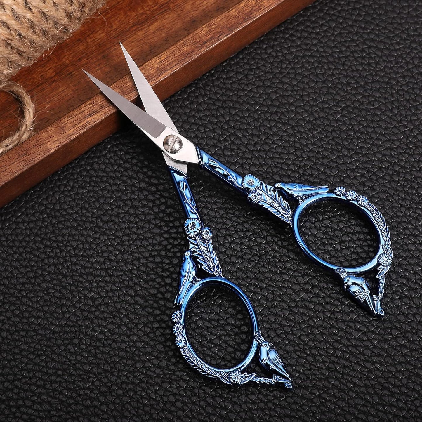 YOUGUOM Sewing Embroidery Scissors, Small Thread Scissor for Craft Artwork Needlework Yarn Knitting Detail Snips, Black Cute Bird Shears