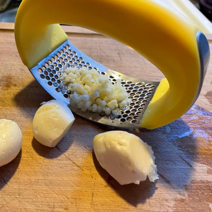 Angel's Peel Lounge Stainless Steel Garlic Press Rocker Set with Silicone Garlic Peeler & Cleaning Brush – Garlic Chopper, Mincer, Grater, Crusher – Easy for Crushed Cloves – Rust-Resistant, Black