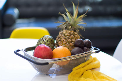 i Kito Over the Sink Colander with Expandable Rubber Grip Handles - Fine Mesh Oval Strainer in Stainless Steel -Drain, Rinse Fruits and Vegetables