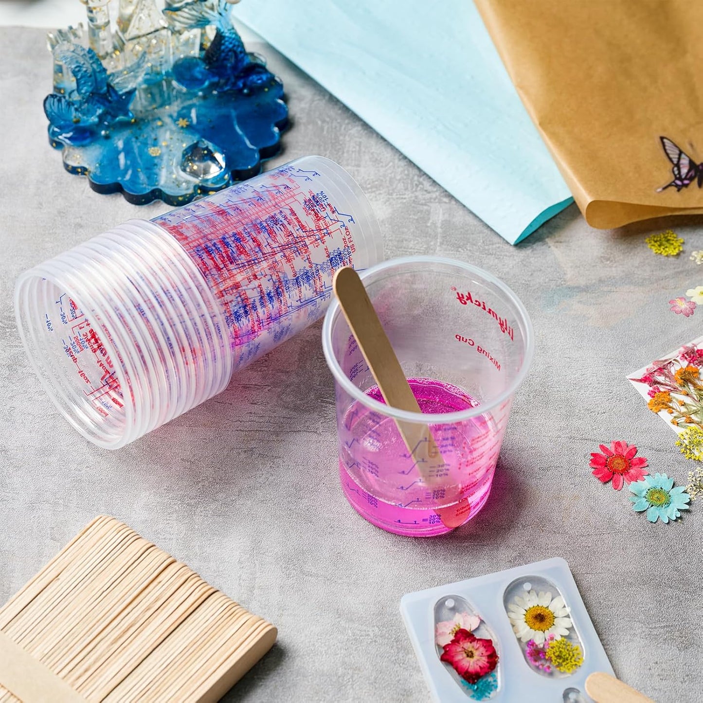 Lilymicky 16 oz Plastic Mixing Cups, 50 Pack 16 oz (500ml) Disposable Measuring Cups with 50 Wooden Mixing Sticks, Can Be Used for Epoxy Resin, Liquid Measuring, Paint, Cooking and Baking