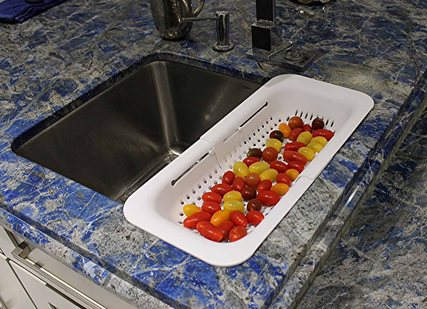 Over-the-Sink Expandable Colander – BPA-Free Collapsible Plastic Strainer for Fruits, Vegetables, Pasta & Dishes – 14.25" to 19.5" Adjustable Sink Basket – Black