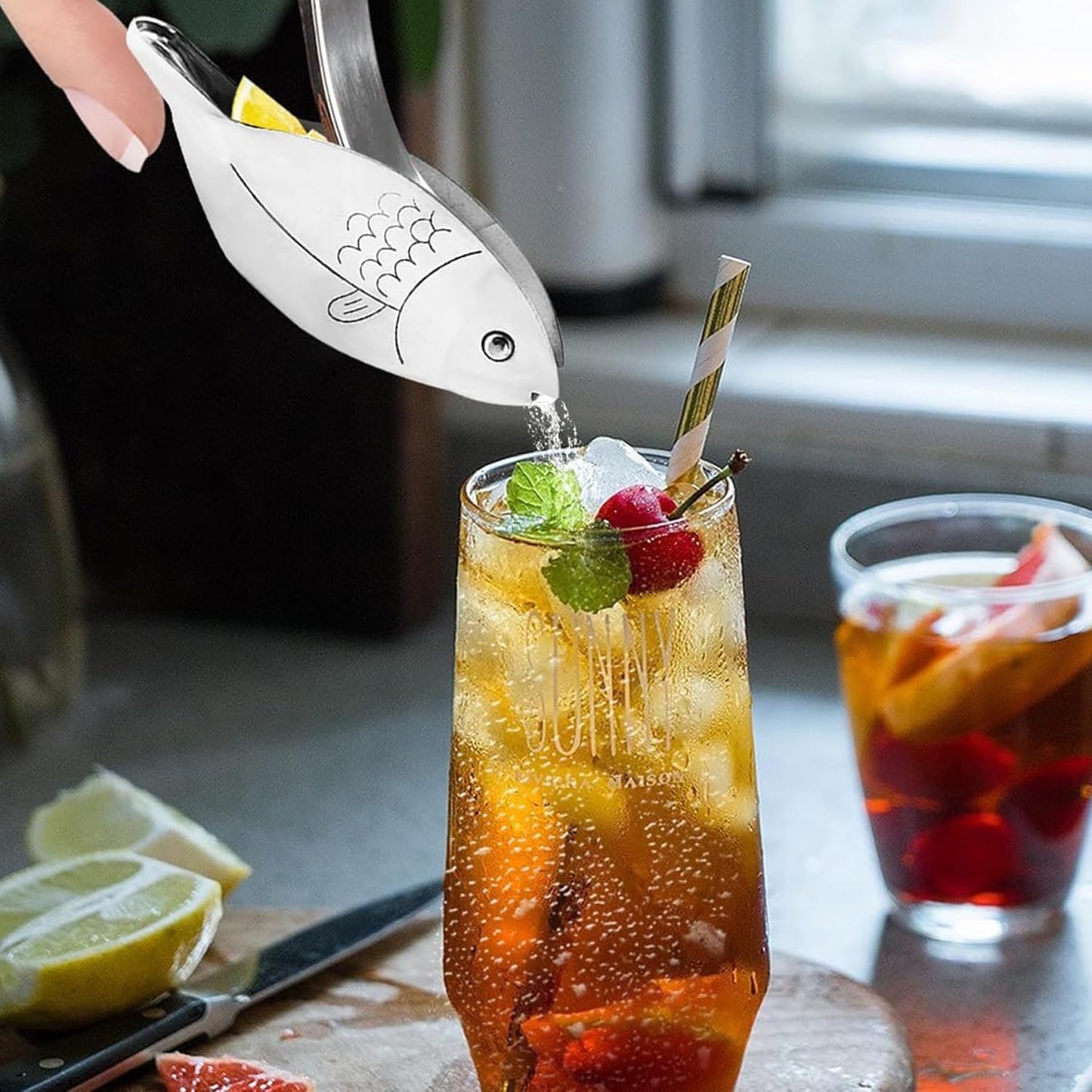 Fish Shape Lemon Squeezer, Stainless Steel Manual Lemon Juicer, Portable Lime Citrus, Heavy Duty Manual Squeeze Hand Press Juice for Cocktails Drinks Cooking (Gold)