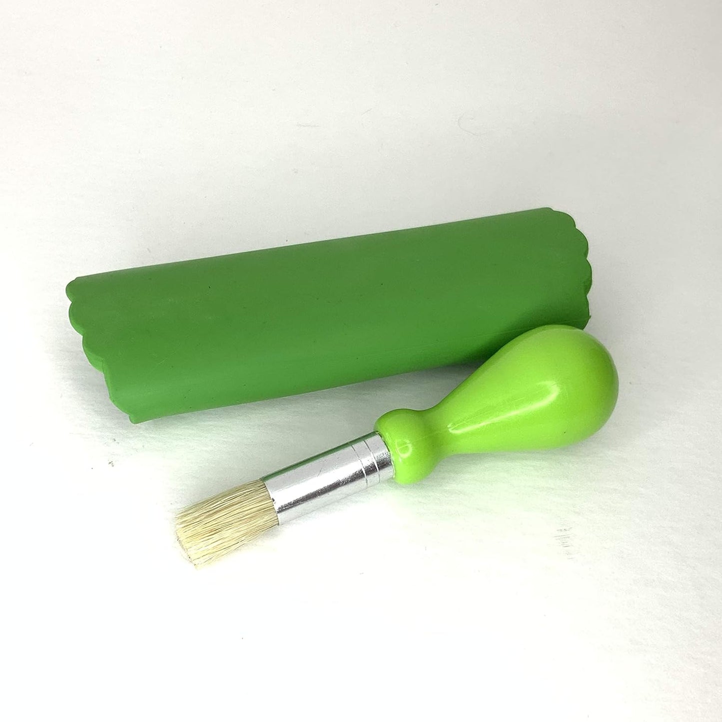 BonCera, All-in-one Premium Ceramic Garlic Grater Plate 4-Piece Set - Green Mountain Glazed Design - For Garlic, Ginger, Chocolate, and more! - Comes with 5.25" Plate, Peeler, Brush, and Stand