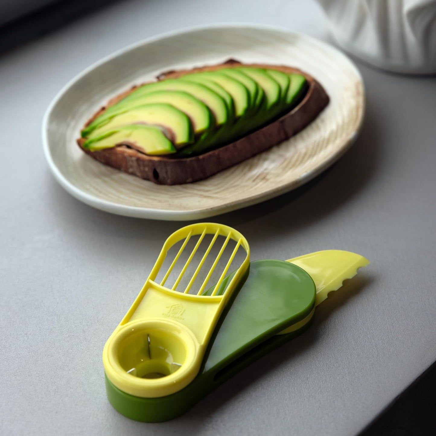 3-in-1 Avocado Slicer, Pitter, and Peeler - Foldable, Durable, and Easy to Clean
