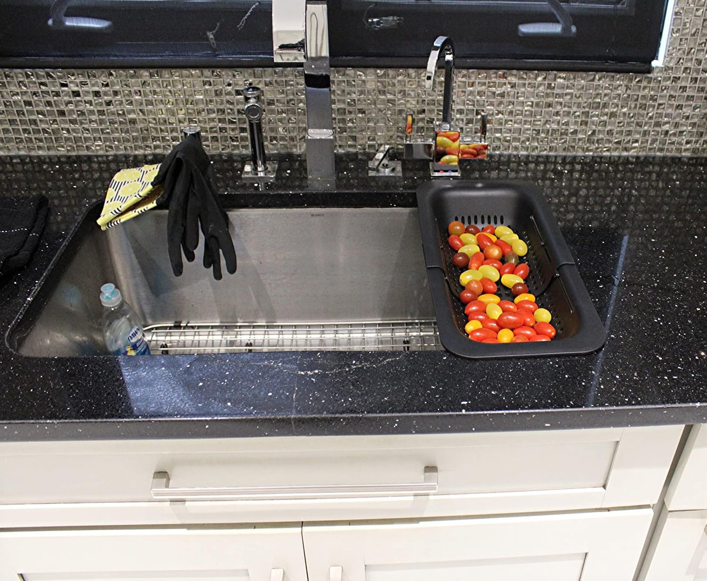 Over-the-Sink Expandable Colander – BPA-Free Collapsible Plastic Strainer for Fruits, Vegetables, Pasta & Dishes – 14.25" to 19.5" Adjustable Sink Basket – Black